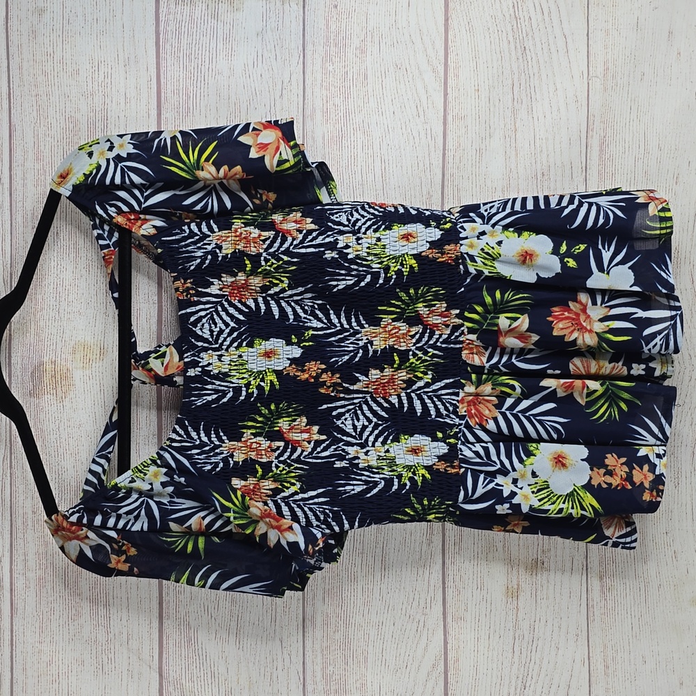 Ember blue floral stretchable top sz Large